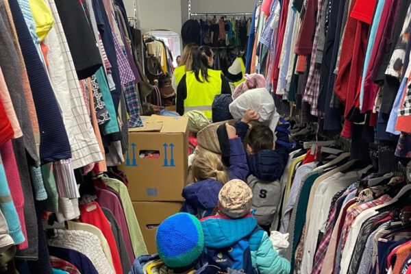 KiGa-Luftballon bei der Kleiderkammer