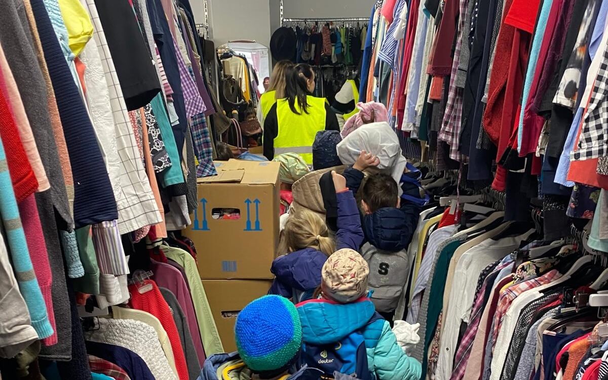 KiGa-Luftballon bei der Kleiderkammer